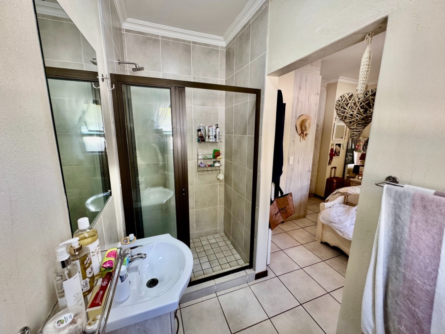 3 Bedroom Property for Sale in Van Der Hoff Park North West